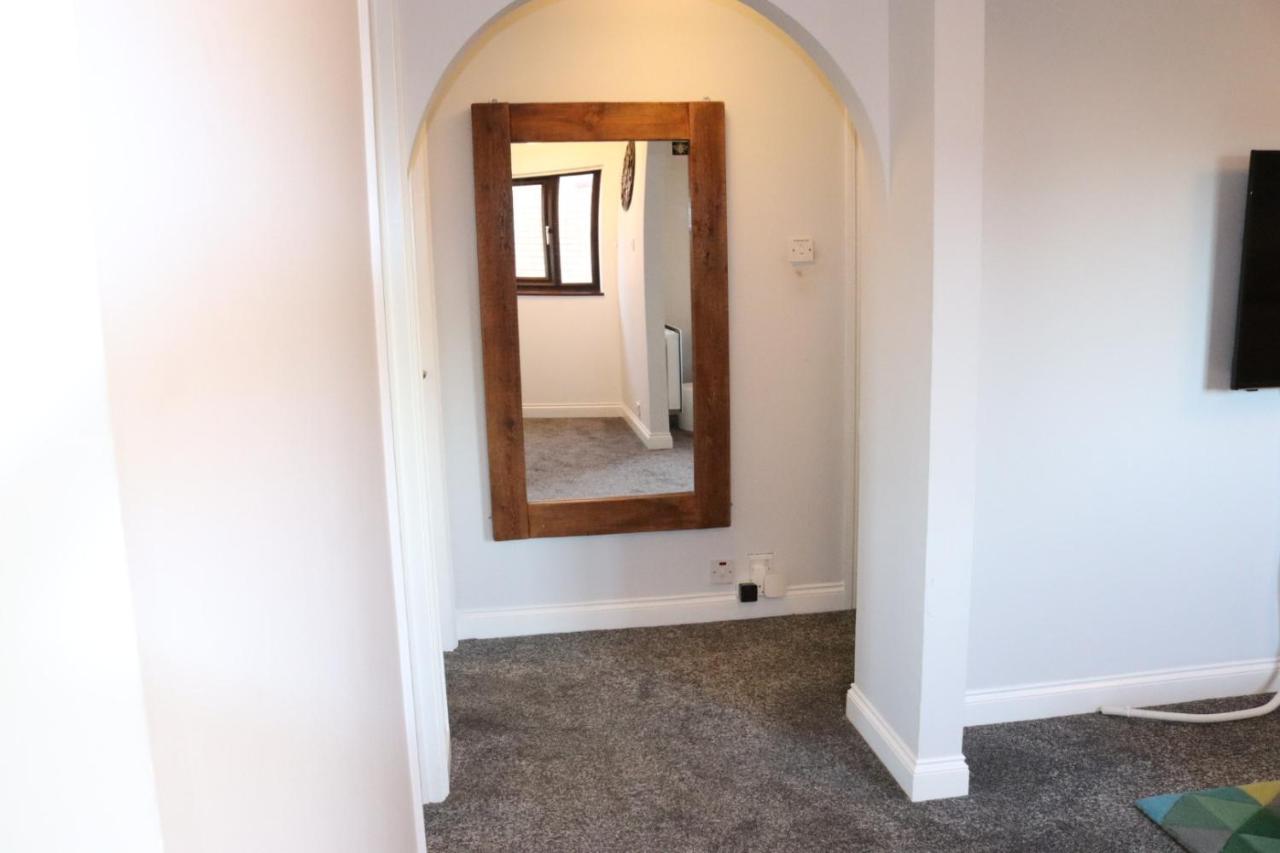 Garland Modern Apartment With Private Garden & Parking Dartford 5 Экстерьер фото