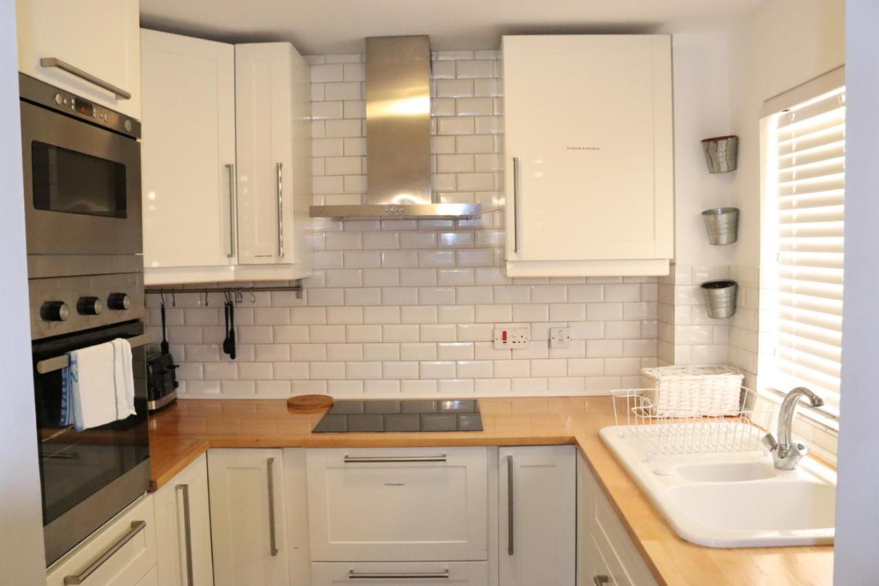 Garland Modern Apartment With Private Garden & Parking Dartford 5 Экстерьер фото