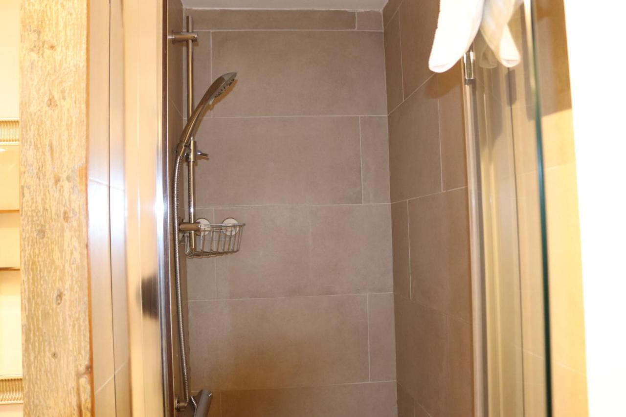 Garland Modern Apartment With Private Garden & Parking Dartford 5 Экстерьер фото
