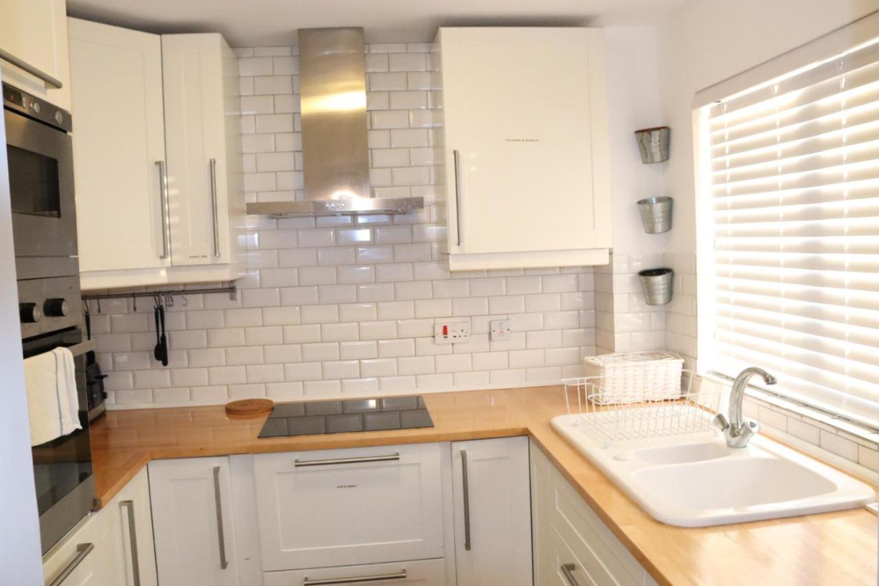 Garland Modern Apartment With Private Garden & Parking Dartford 5 Экстерьер фото