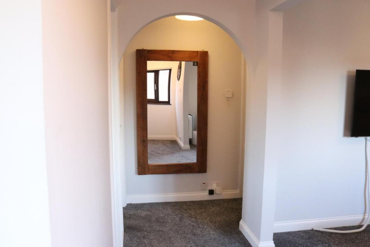 Garland Modern Apartment With Private Garden & Parking Dartford 5 Экстерьер фото