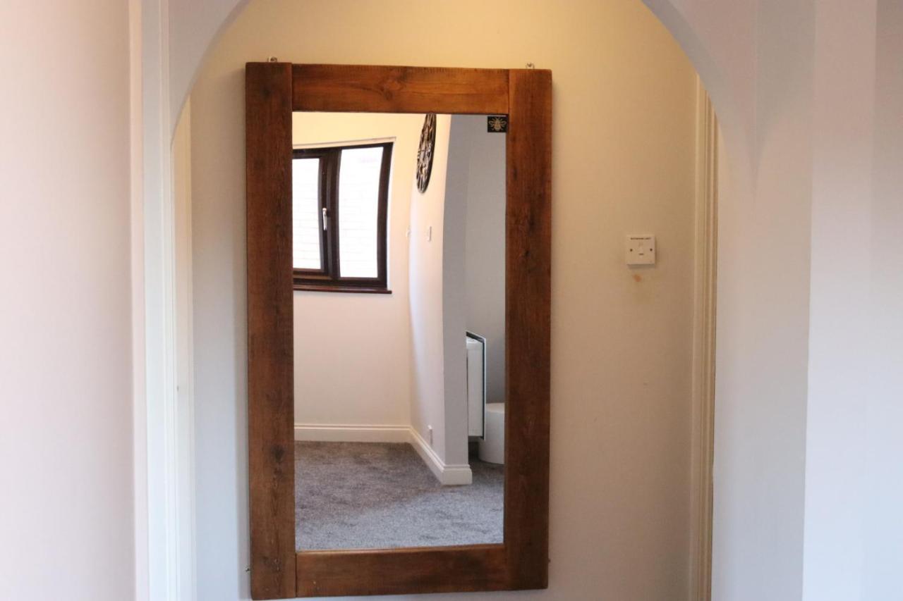 Garland Modern Apartment With Private Garden & Parking Dartford 5 Экстерьер фото