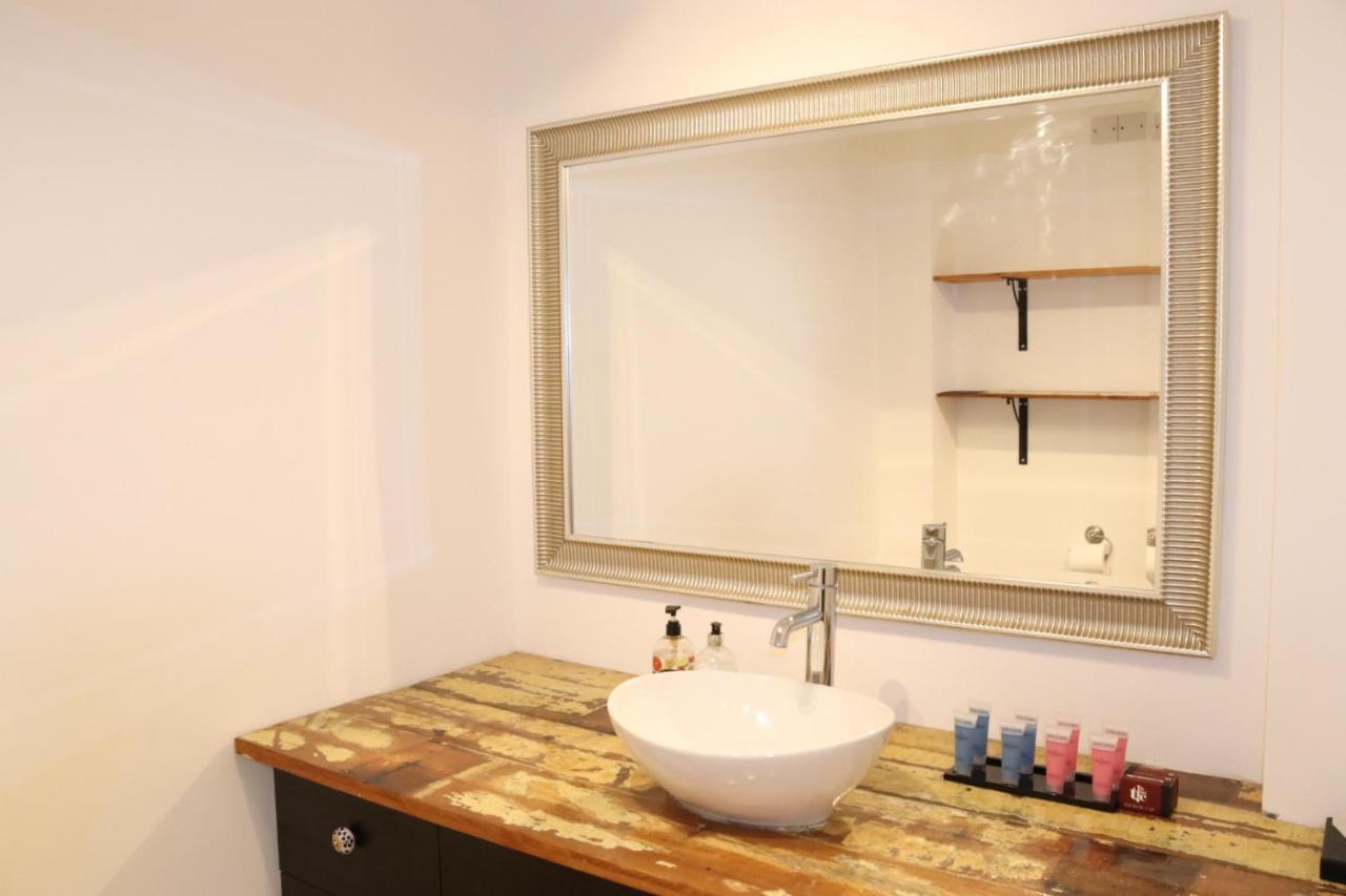 Garland Modern Apartment With Private Garden & Parking Dartford 5 Экстерьер фото