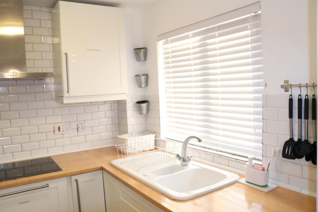 Garland Modern Apartment With Private Garden & Parking Dartford 5 Экстерьер фото