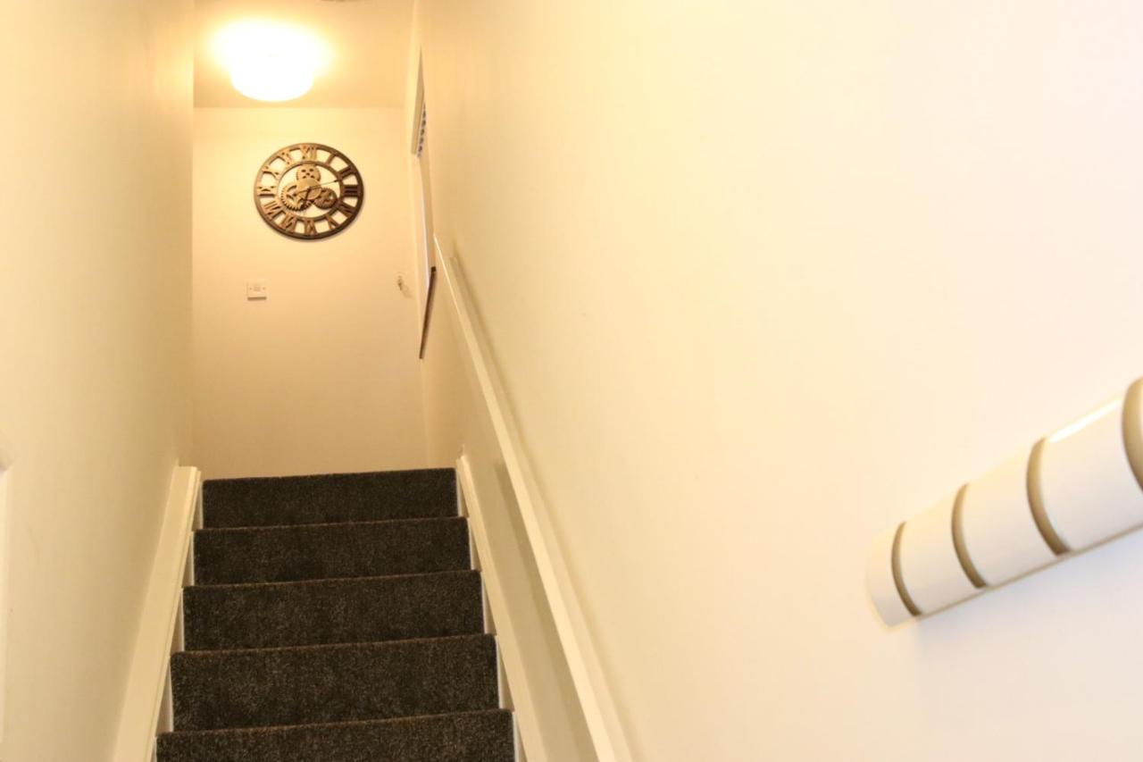 Garland Modern Apartment With Private Garden & Parking Dartford 5 Экстерьер фото