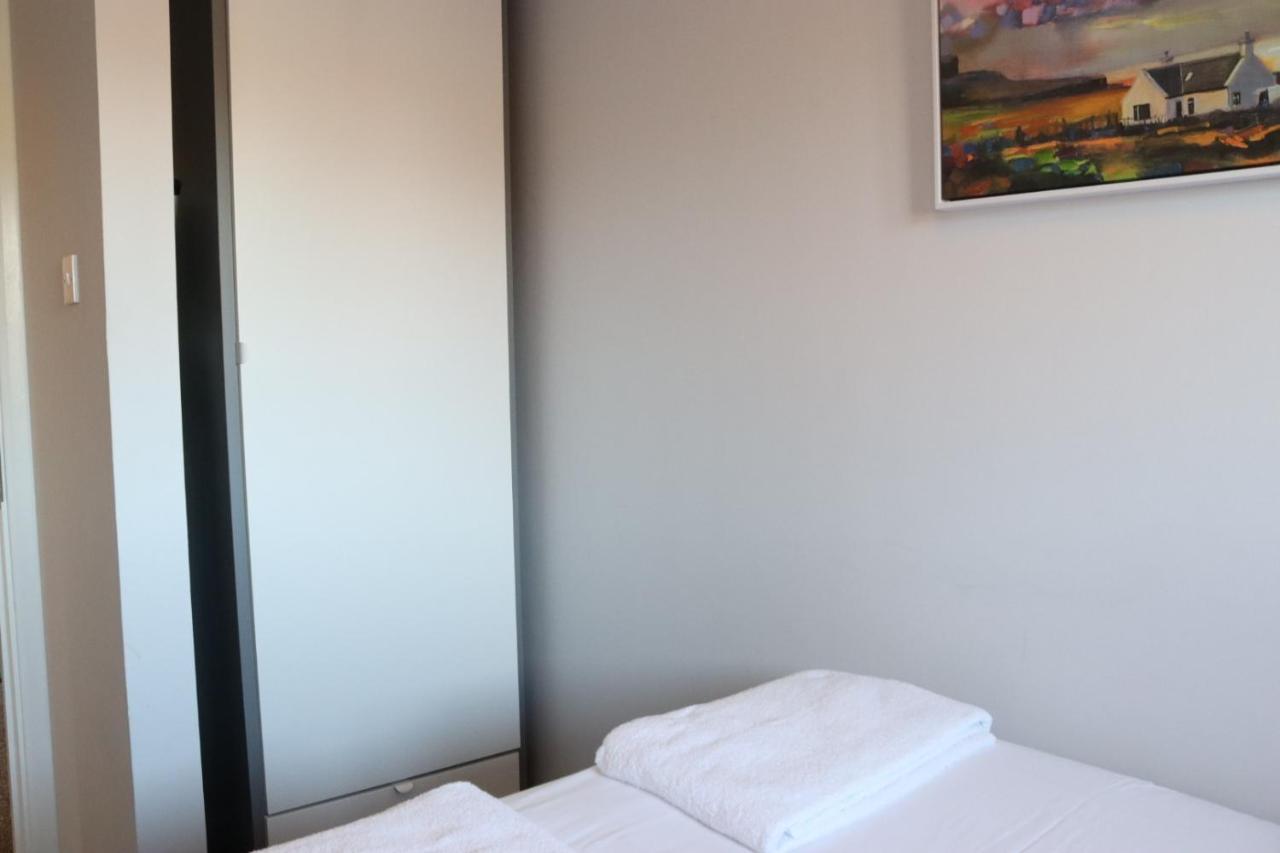 Garland Modern Apartment With Private Garden & Parking Dartford 5 Экстерьер фото