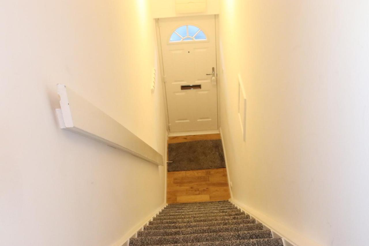 Garland Modern Apartment With Private Garden & Parking Dartford 5 Экстерьер фото