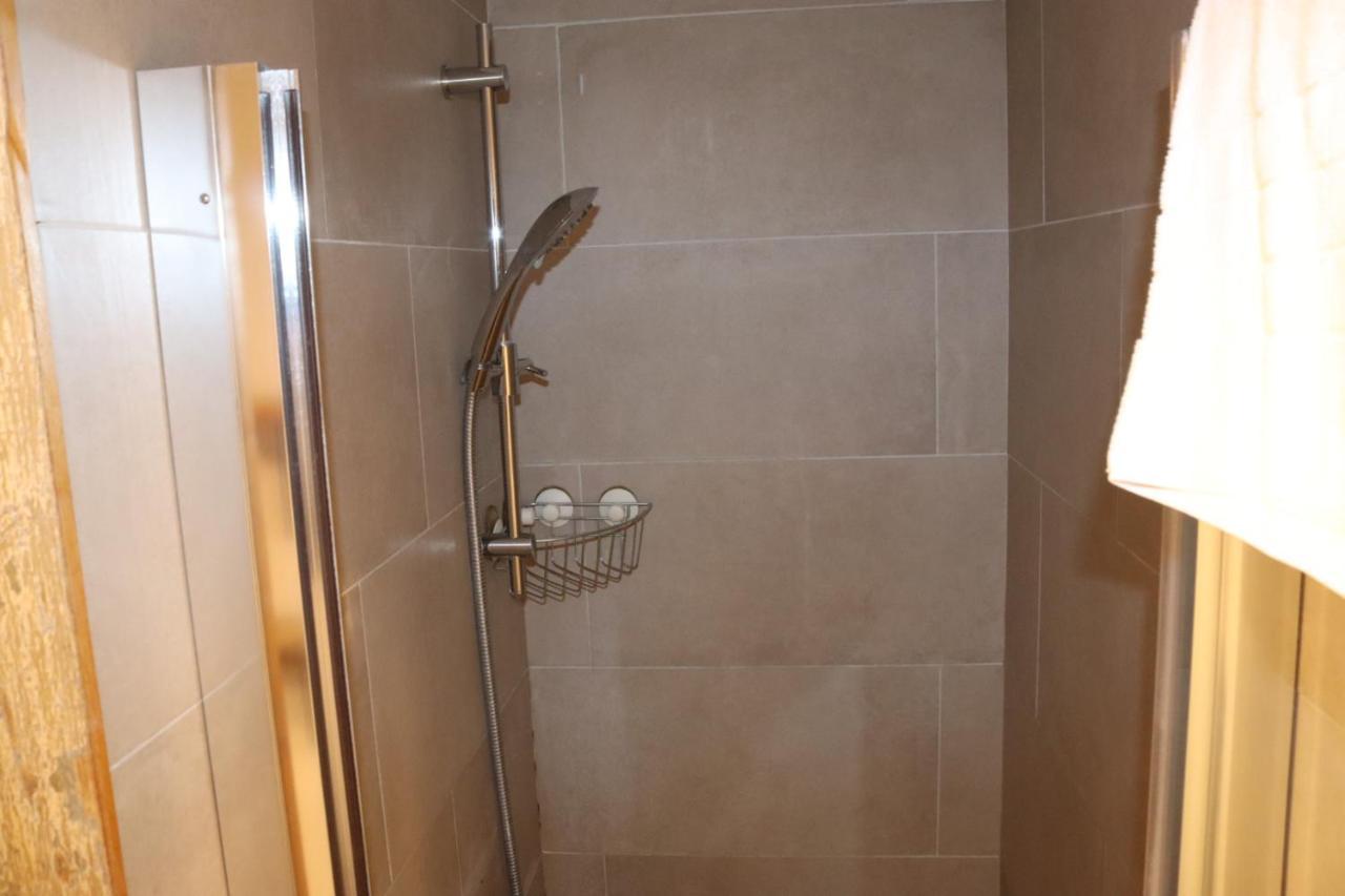 Garland Modern Apartment With Private Garden & Parking Dartford 5 Экстерьер фото