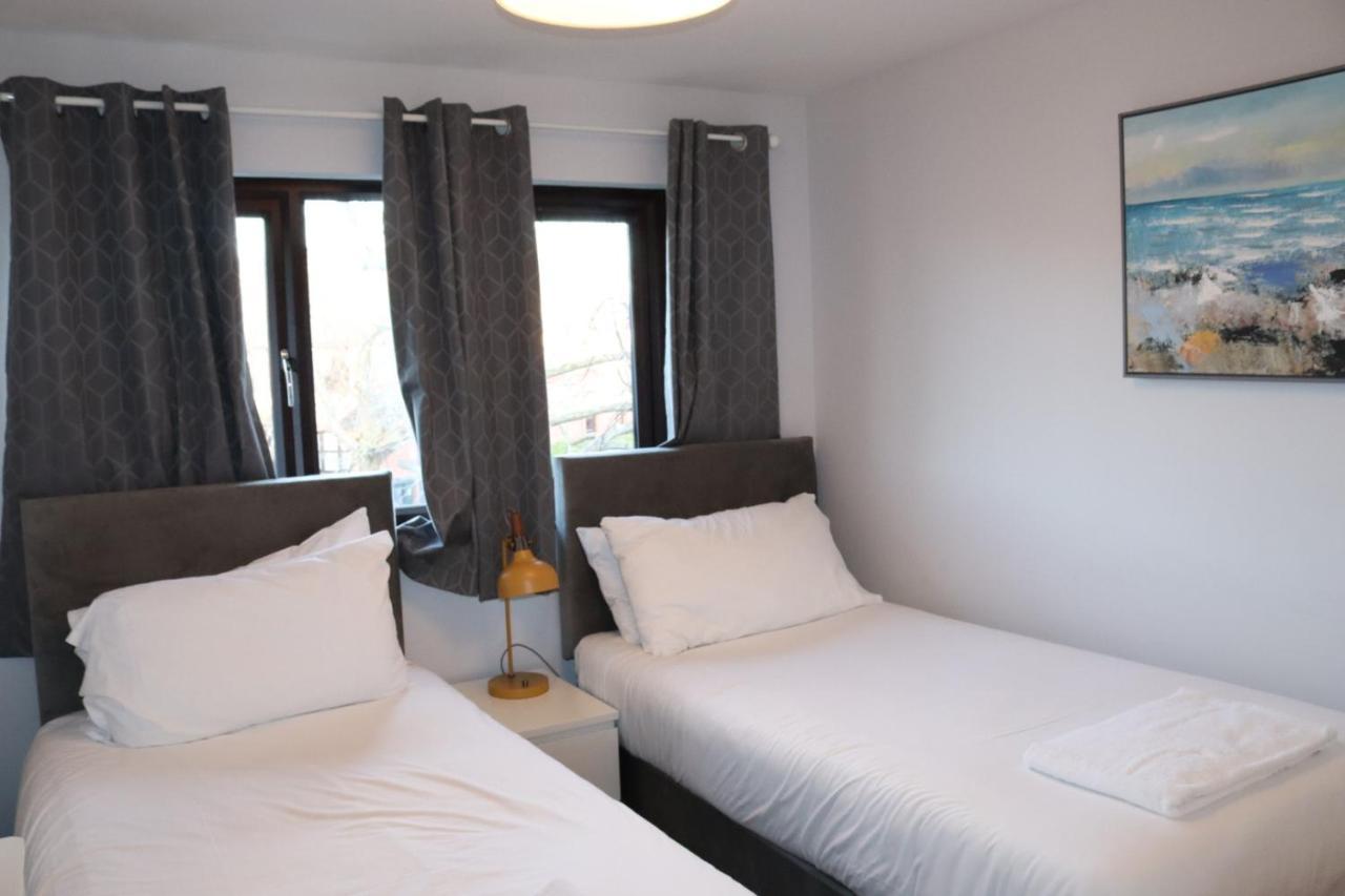 Garland Modern Apartment With Private Garden & Parking Dartford 5 Экстерьер фото