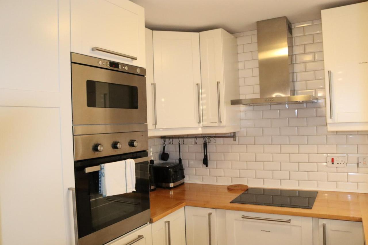 Garland Modern Apartment With Private Garden & Parking Dartford 5 Экстерьер фото
